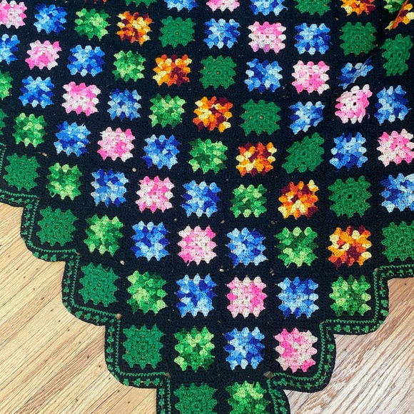 Vintage multi color crochet oblong accent blanket - Picture 2 of 8